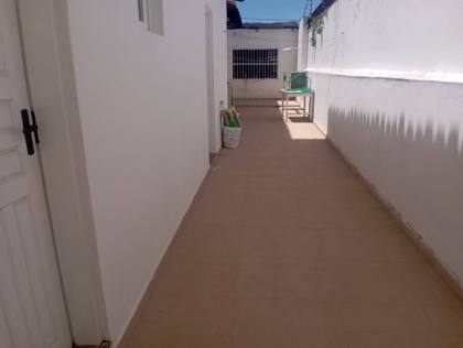 Casa com 5/4, sendo 2 suites master e piscina na Coroa do Meio