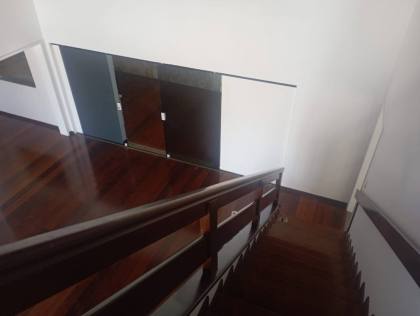 Casa com 5/4, sendo 2 suites master e piscina na Coroa do Meio