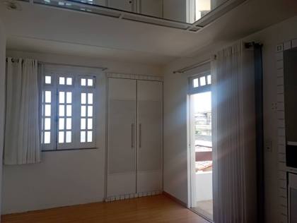 Casa com 5/4, sendo 2 suites master e piscina na Coroa do Meio