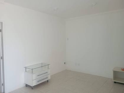 Casa com 5/4, sendo 2 suites master e piscina na Coroa do Meio