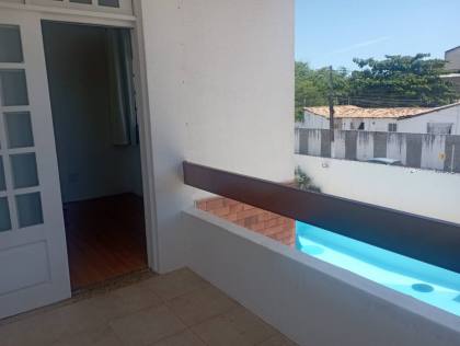 Casa com 5/4, sendo 2 suites master e piscina na Coroa do Meio