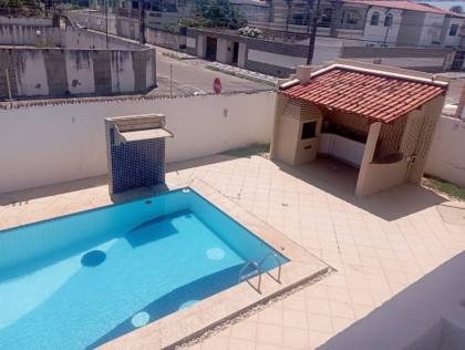 Casa com 5/4, sendo 2 suites master e piscina na Coroa do Meio