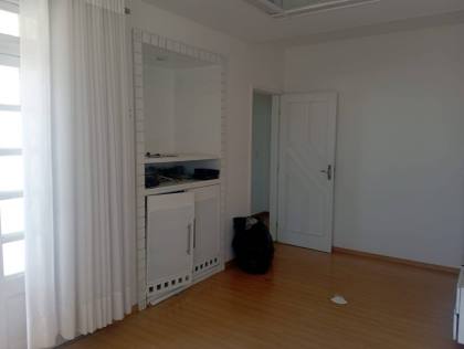Casa com 5/4, sendo 2 suites master e piscina na Coroa do Meio