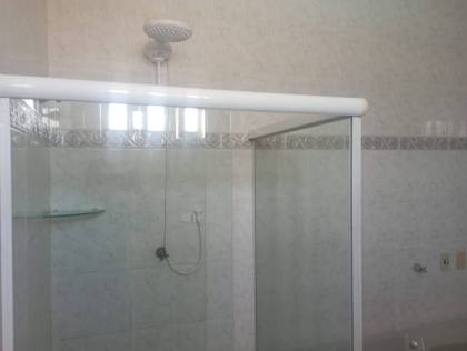 Casa com 5/4, sendo 2 suites master e piscina na Coroa do Meio