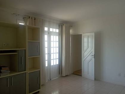 Casa com 5/4, sendo 2 suites master e piscina na Coroa do Meio