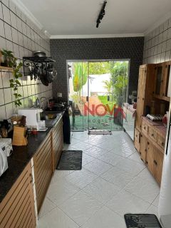 Casa 2/4 com piscina, área gourmet e energia solar na Coroa do Meio