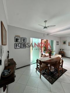 Casa 2/4 com piscina, área gourmet e energia solar na Coroa do Meio