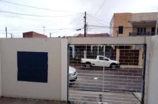 Casa na 13 de Julho com grande área