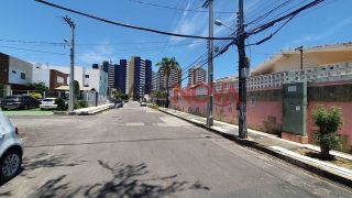 Oportunidade de Investimento-Casa de esquina no Bairro Farolândia com 400m² -