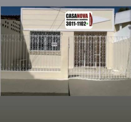 Casa com 4/4 no bairro Suíssa