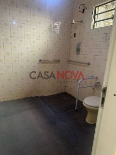 Casa com 4/4 no bairro Suíssa