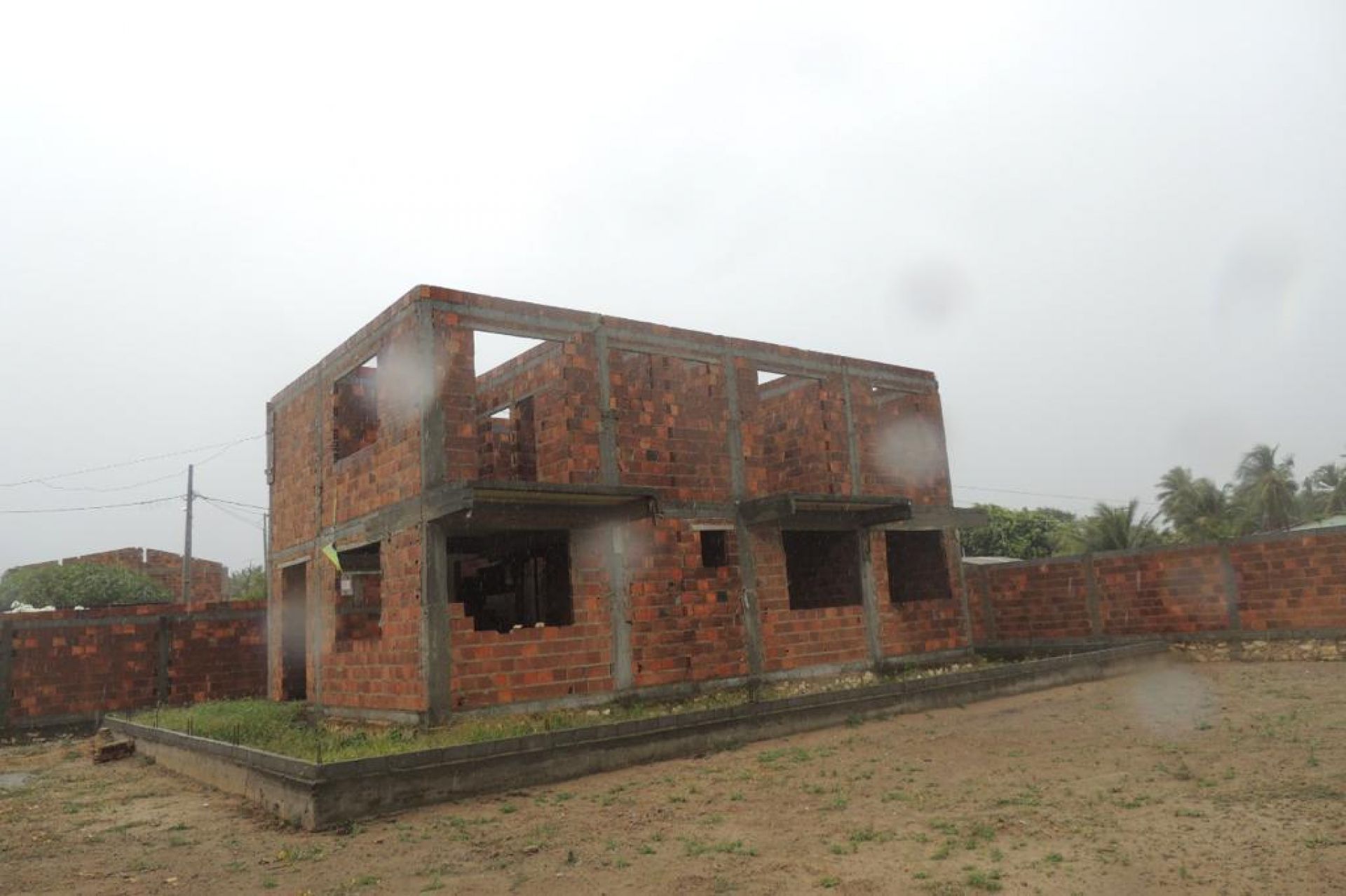 Terreno C/Casa Inacabada - Robalo