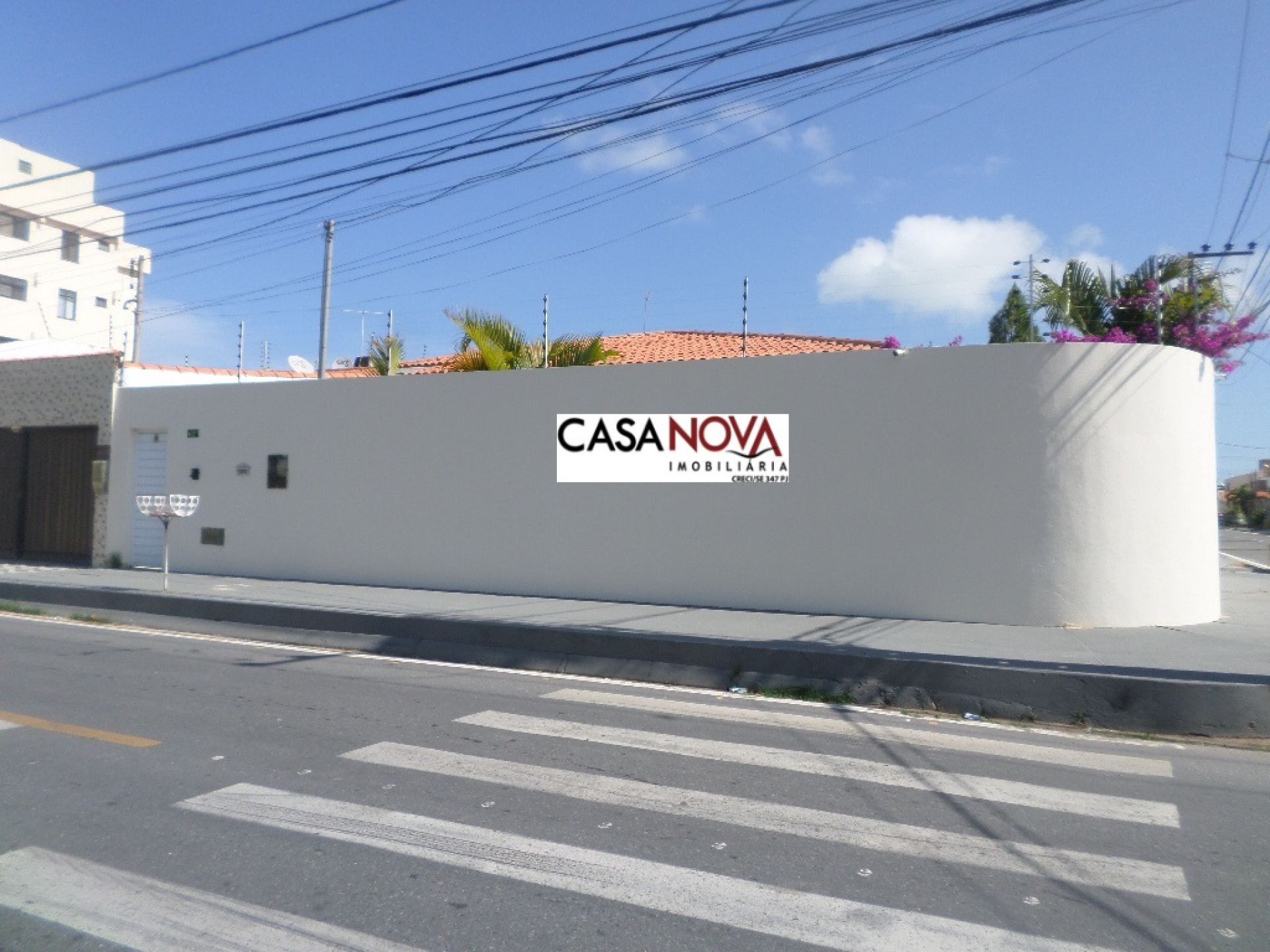 Vendo ou Troca Casa Térrea de esquina na Coroa do meio em ótima localização