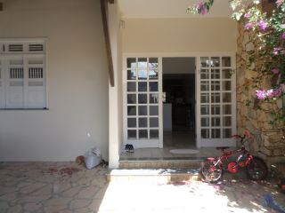 Vendo ou Troca Casa Térrea de esquina na Coroa do meio em ótima localização