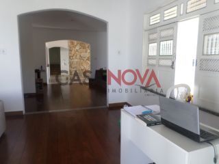 Casa Térrea de esquina em ótima localização na Coroa do meio