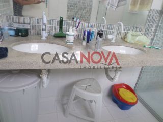 Casa Térrea de esquina em ótima localização na Coroa do meio