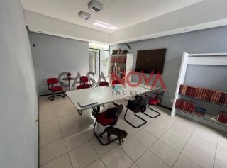 Prédio com sala comercial no Bairro São José