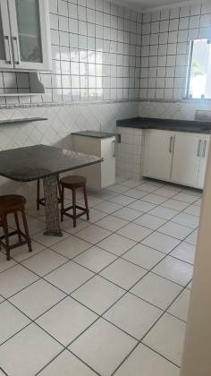 Prédio Residencial com 4 Apartamentos – Excelente Estrutura e Privacidade