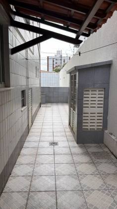 Prédio Residencial com 4 Apartamentos – Excelente Estrutura e Privacidade