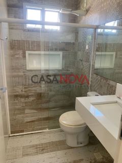 Casa duplex com 3 suítes na Aruana