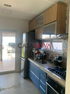 Casa duplex com 3 suítes na Aruana