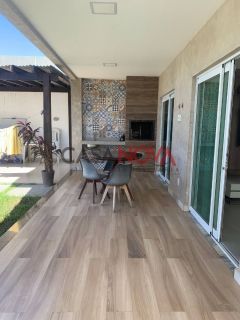 Casa duplex com 3 suítes na Aruana