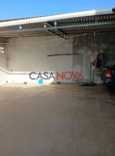Casa com 2/4 na Aruana, próximo ao Shopping