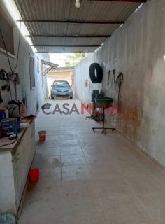 Casa com 2/4 na Aruana, próximo ao Shopping