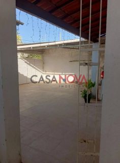 Casa com 2/4 na Aruana, próximo ao Shopping