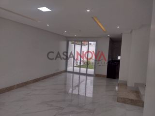 Casa em Condomínio Fechado