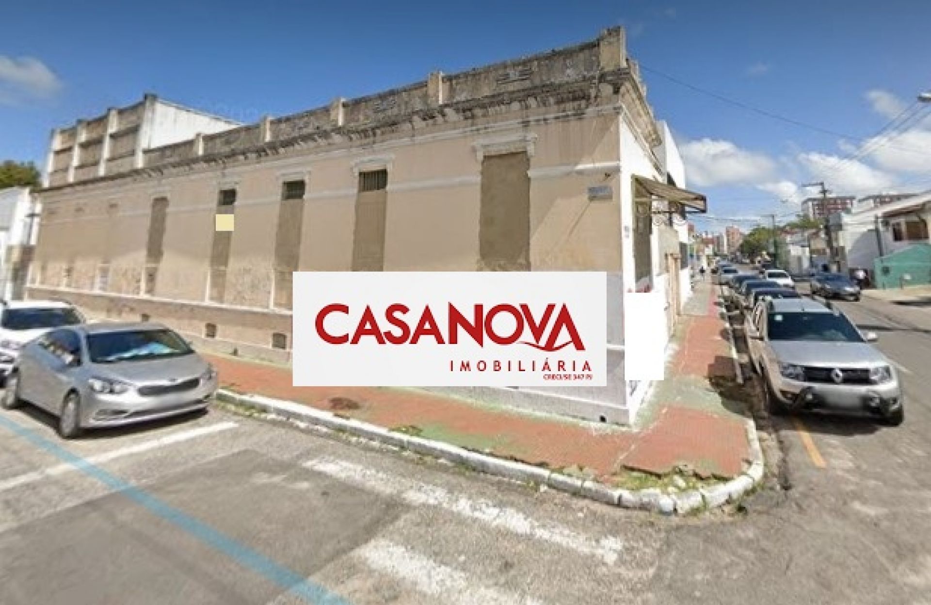 Casa de Esquina em ótima localização no Centro