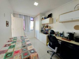 Casa Duplex em Condomínio fechado na Coroa do Meio em ótima localização