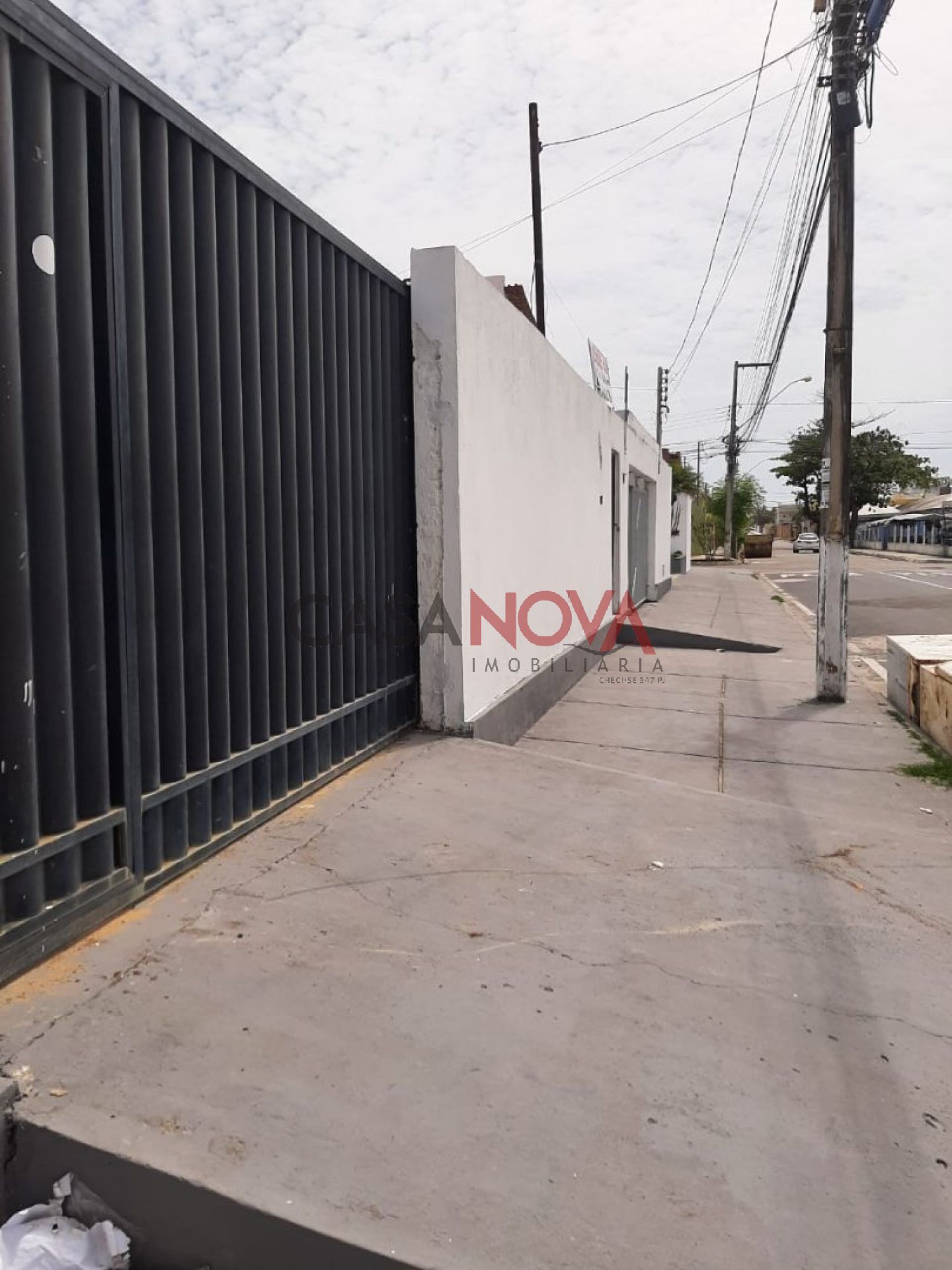 Terreno em Ótima Localização no Bairro Coroa do Meio com 648 m²