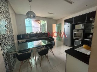 Casa Térrea com 5/4, sendo 3 suítes e com piscina na Coroa do Meio