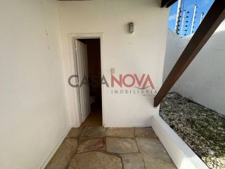 Casa Térrea com 5/4, sendo 3 suítes e com piscina na Coroa do Meio
