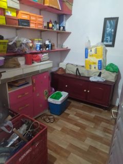 VENDO UMA CASA COM 3/4 NA COROA DO MEIO TODA REFORMADA