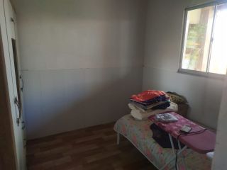 VENDO UMA CASA COM 3/4 NA COROA DO MEIO TODA REFORMADA