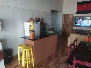 VENDO UMA CASA COM 3/4 NA COROA DO MEIO TODA REFORMADA