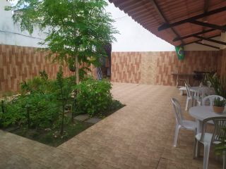VENDO UMA CASA COM 3/4 NA COROA DO MEIO TODA REFORMADA