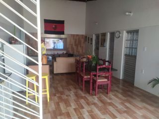 VENDO UMA CASA COM 3/4 NA COROA DO MEIO TODA REFORMADA