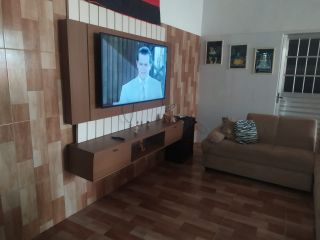 VENDO UMA CASA COM 3/4 NA COROA DO MEIO TODA REFORMADA