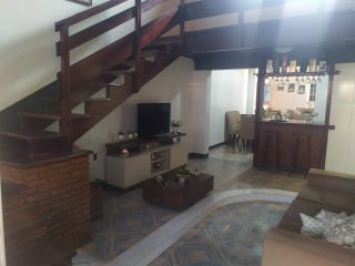 VENDO UMA CASA COM 3/4 NA COROA DO MEIO TODA REFORMADA