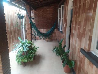 VENDO UMA CASA COM 3/4 NA COROA DO MEIO TODA REFORMADA
