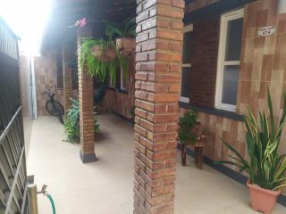 VENDO UMA CASA COM 3/4 NA COROA DO MEIO TODA REFORMADA