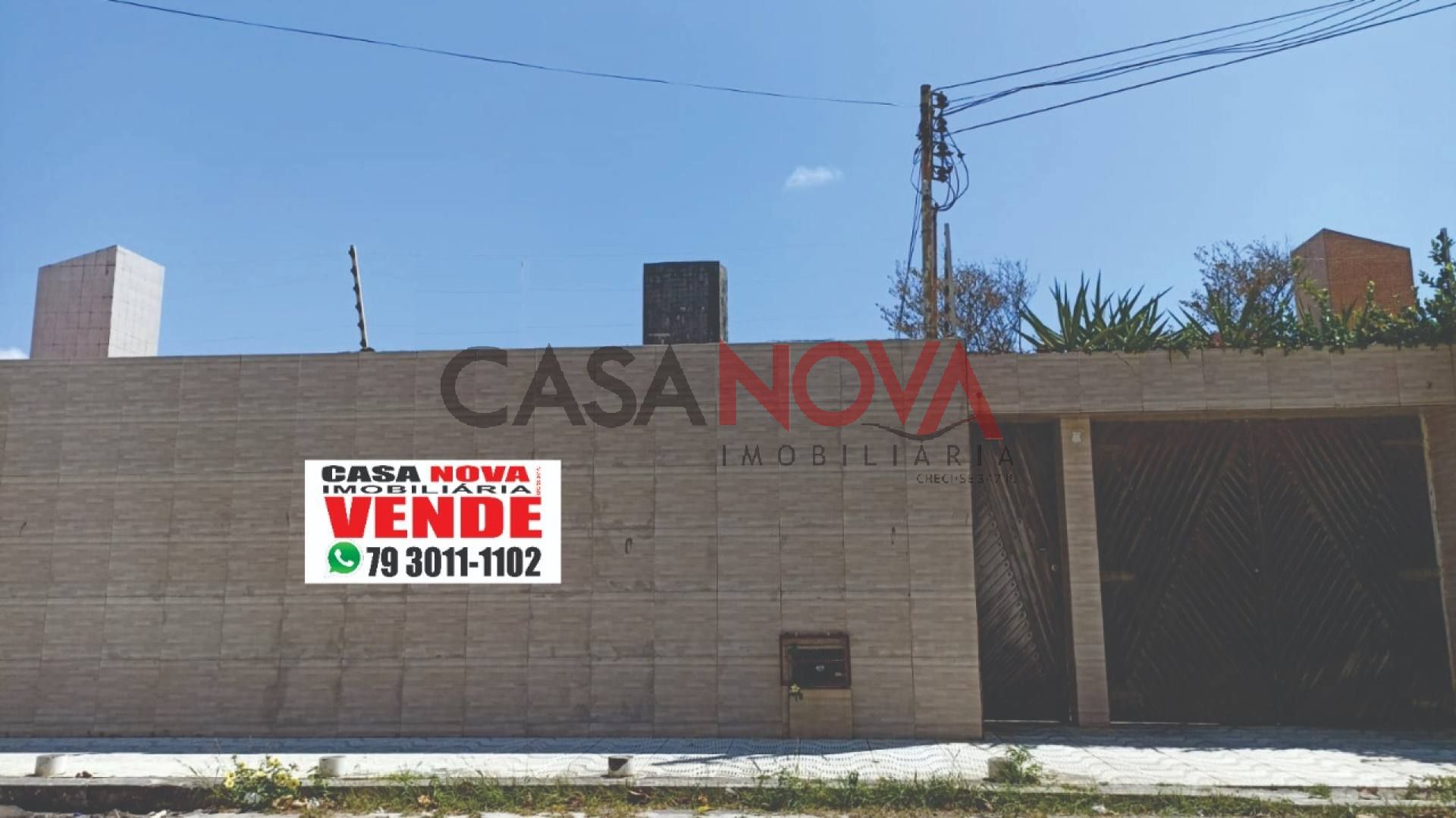 CASA NA COROA DO MEIO EM BOA LOCALIZAÇÃO COM 4/4,SENDO 2 SUÍTES