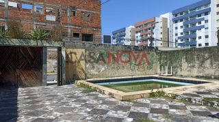 CASA NA COROA DO MEIO EM BOA LOCALIZAÇÃO COM 4/4,SENDO 2 SUÍTES