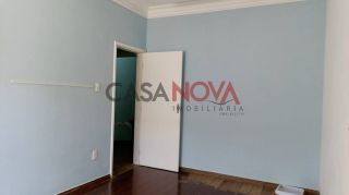 CASA NA COROA DO MEIO EM BOA LOCALIZAÇÃO COM 4/4,SENDO 2 SUÍTES