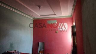 CASA NA COROA DO MEIO EM BOA LOCALIZAÇÃO COM 4/4,SENDO 2 SUÍTES
