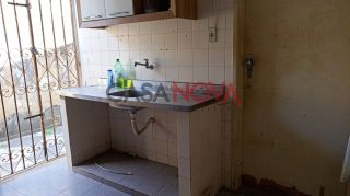 CASA NA COROA DO MEIO EM BOA LOCALIZAÇÃO COM 4/4,SENDO 2 SUÍTES