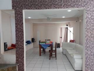 Vendo ou Troca-Casa em boa localização na Atalaia para Comércio ou Residência